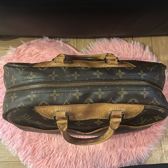 LV Deauville Handbag - Picture 6 of 15